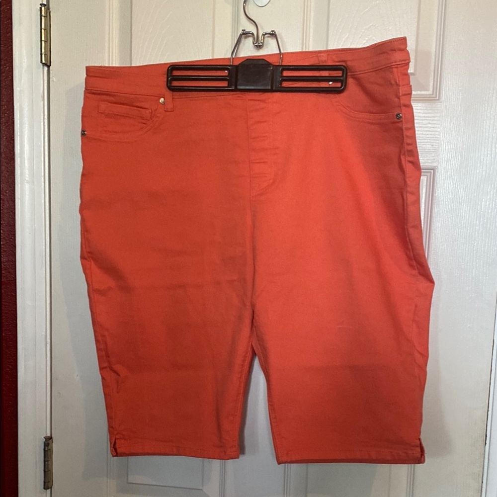 Diane Gilman Women's Orange Bermudas